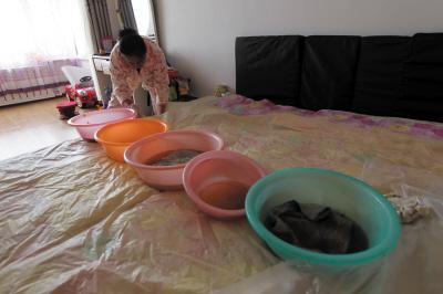 通城楼上漏水，住户失联，小区没物管，业主维权难！律师来支招……